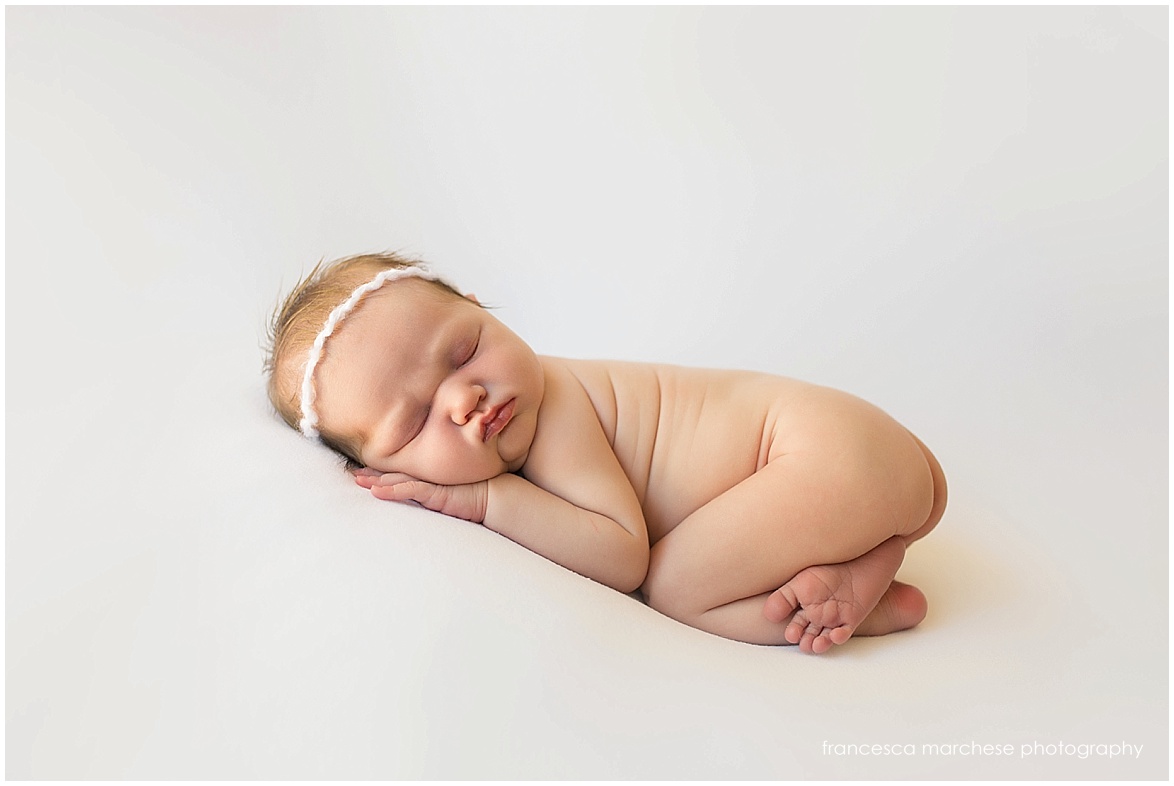Minimalist newborn session - Francesca Marchese Photography