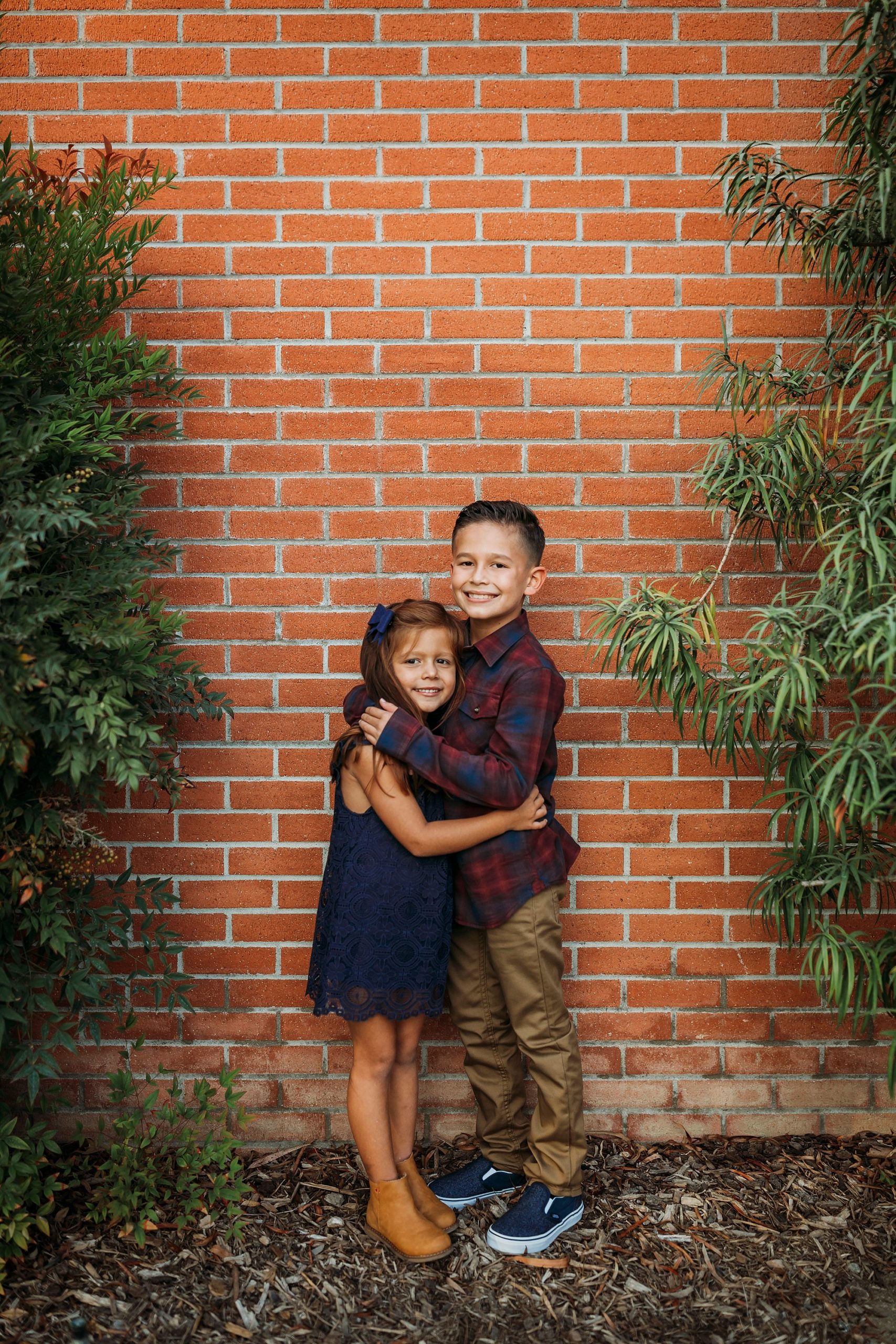 Thomas Family Francesca Marchese Photography Long Beach Orange County family photographer siblings brick wall background